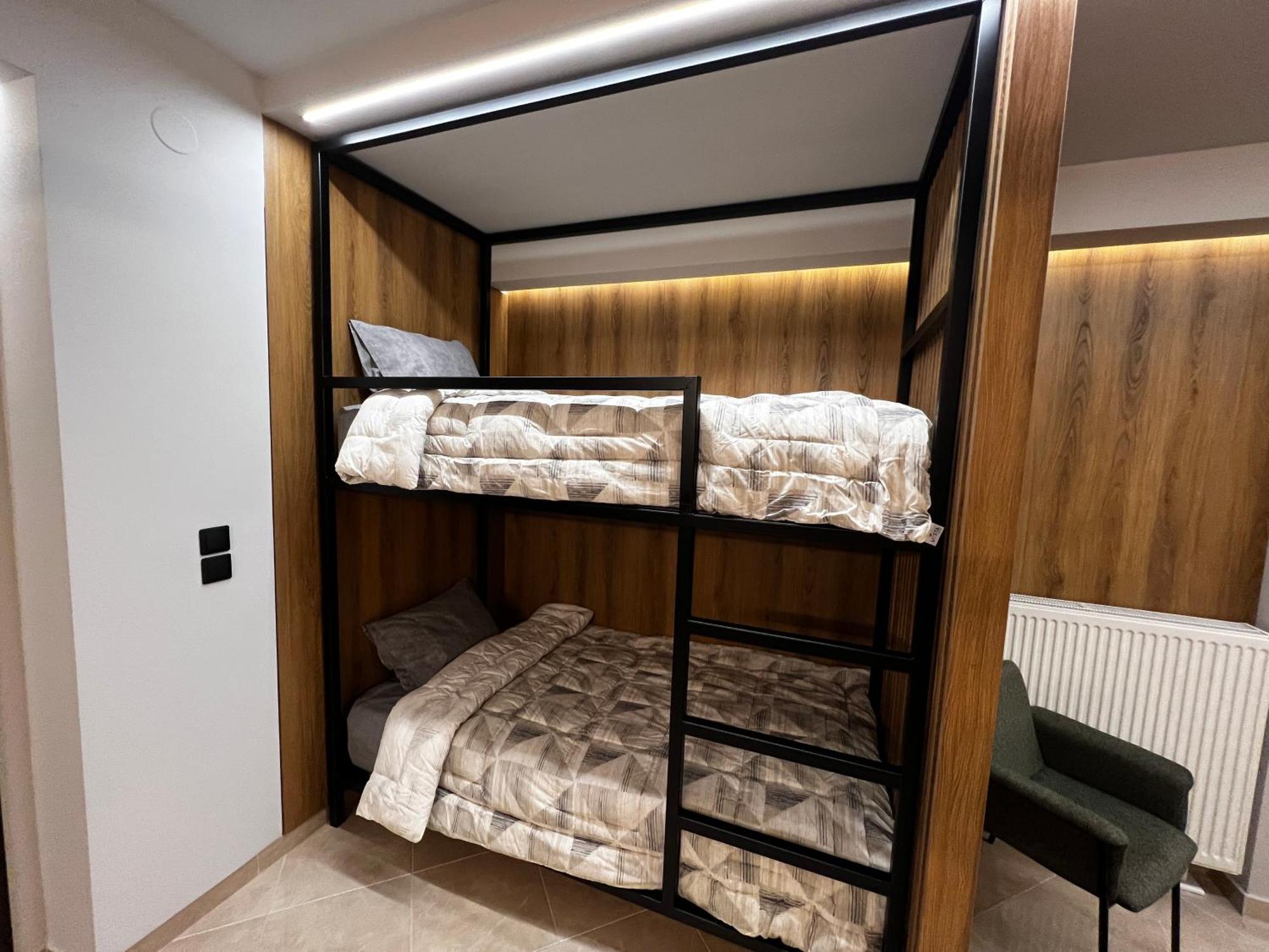 Suite Rooms -Fine Living Vevi Exterior photo